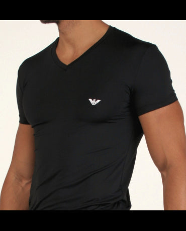 EMPORIO ARMANI Czarna Koszulka V-neck Slimowana Dopasowana